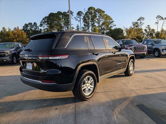 Certified 2025 Jeep Grand Cherokee Laredo RWD image 4