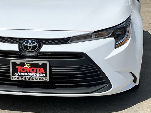 Used 2025 Toyota Corolla LE image 8