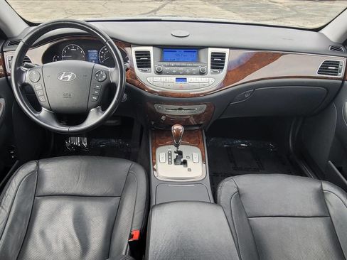 Used 2011 Hyundai Genesis 3.8 image 6