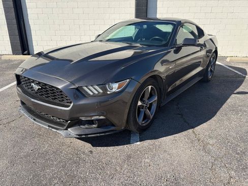 Used 2017 Ford Mustang Coupe RWD image 1