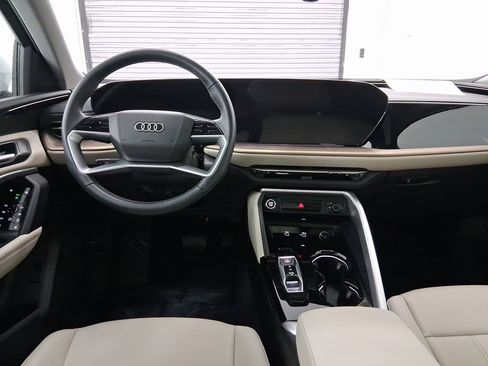 Certified 2025 Audi Q5 Premium w/ Convenience Package image 4