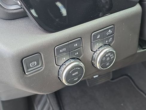 New 2025 GMC Sierra 1500 SLT w/ SLT Convenience Package image 18