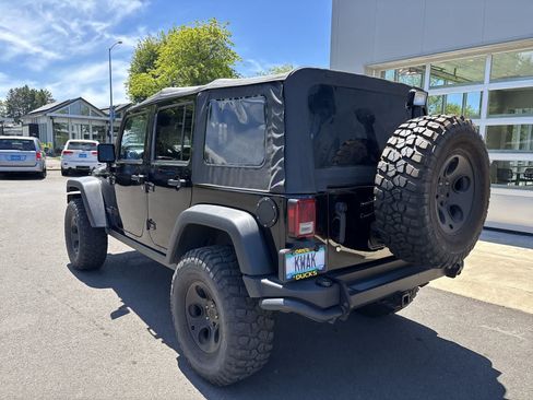 Used 2014 Jeep Wrangler Unlimited Rubicon w/ Connectivity Group AWD/4WD image 3