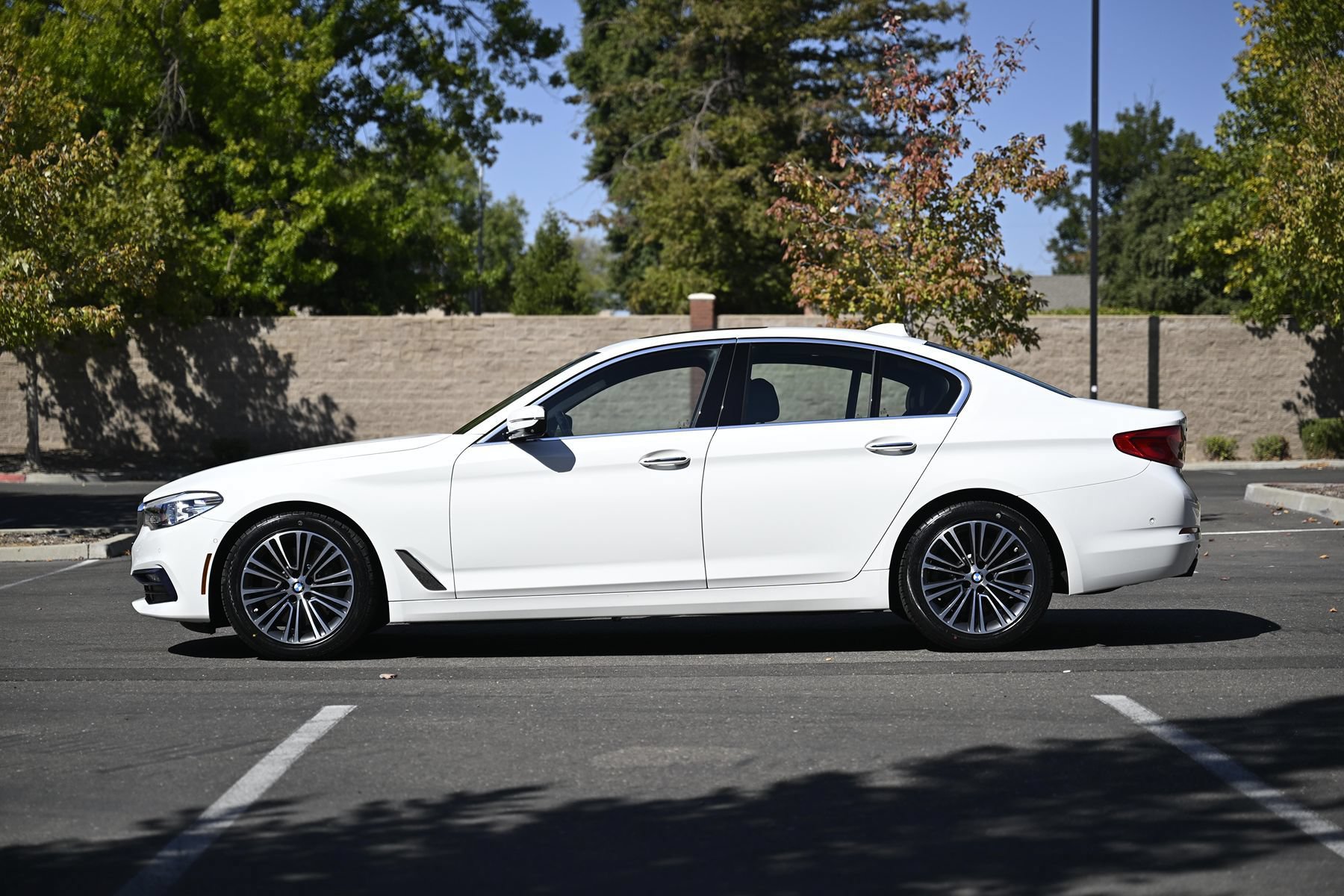 Used 2017 BMW 530i xDrive AWD/4WD image 4