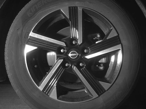 Used 2025 Nissan Sentra SV FWD image 16