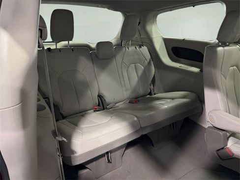 Used 2020 Chrysler Pacifica Touring-L Plus w/ Advanced Safetytec Group image 34