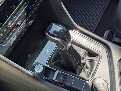 New 2026 Volkswagen Taos SE image 16