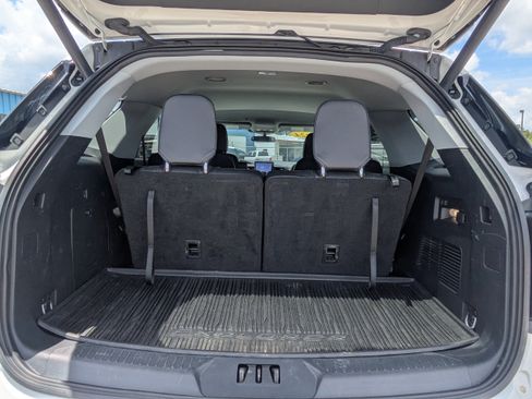 Used 2024 Ford Explorer XLT w/ Equipment Group 202A AWD/4WD image 13