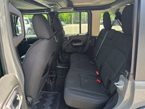 Used 2018 Jeep Wrangler Unlimited Sport S AWD/4WD image 10