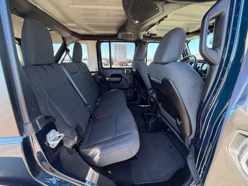 Used 2025 Jeep Wrangler Unlimited Rubicon AWD/4WD image 23