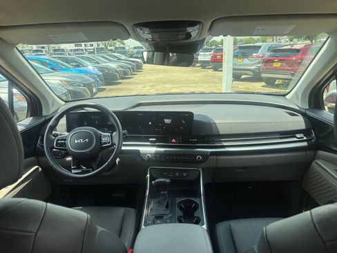 Used 2026 Kia Carnival FWD image 35
