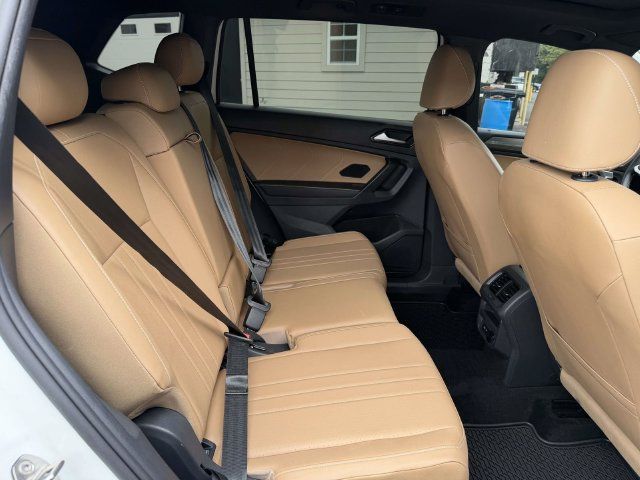 Used 2023 Volkswagen Tiguan SE w/ Panoramic Sunroof Package AWD/4WD image 13