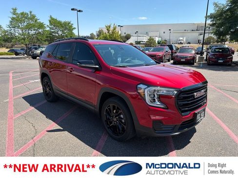 Used 2024 GMC Terrain SLE w/ Elevation Edition AWD/4WD image 2