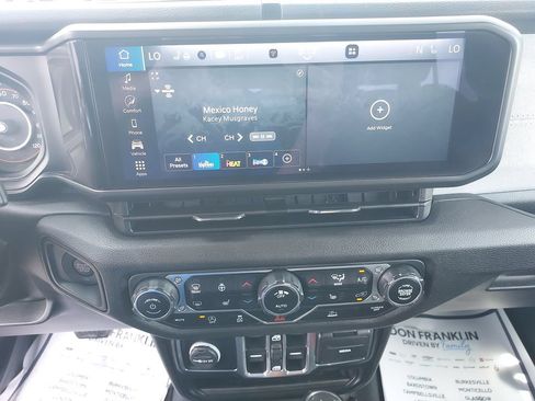 Used 2024 Jeep Wrangler Unlimited Sport AWD/4WD image 21
