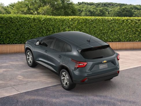 New 2026 Chevrolet Trax LS w/ LS Convenience Package FWD image 2