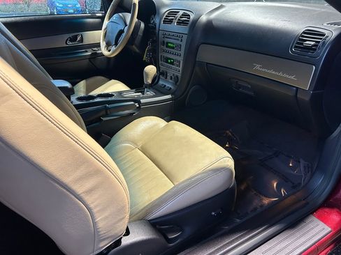 Used 2004 Ford Thunderbird image 25