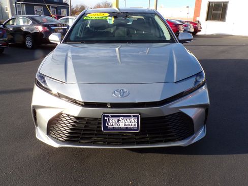 Used 2025 Toyota Camry LE image 28