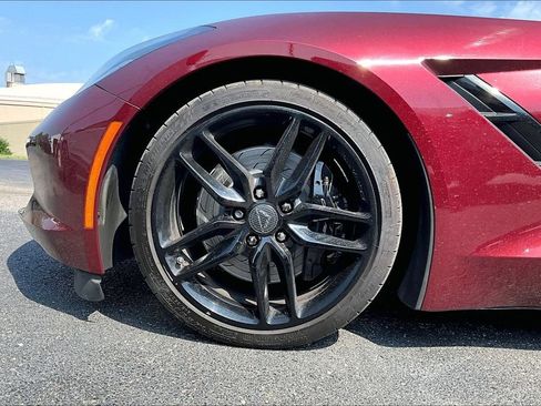 Used 2017 Chevrolet Corvette Stingray Convertible RWD image 2