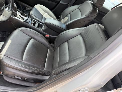 Used 2017 Chevrolet Cruze Premier w/ Enhanced Convenience Package FWD image 5