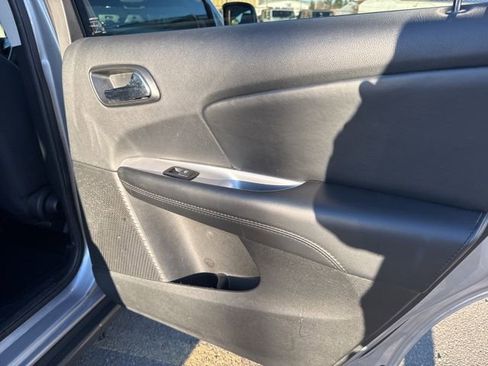 Used 2018 Dodge Journey SE image 15