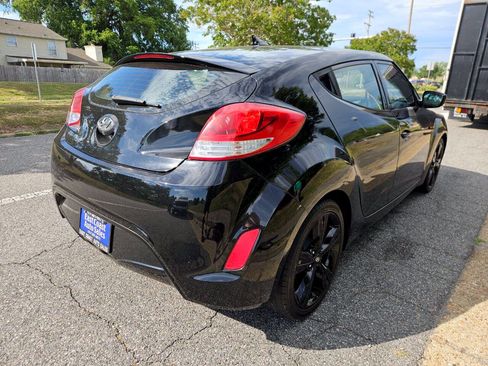 Used 2017 Hyundai Veloster Value Edition FWD image 4