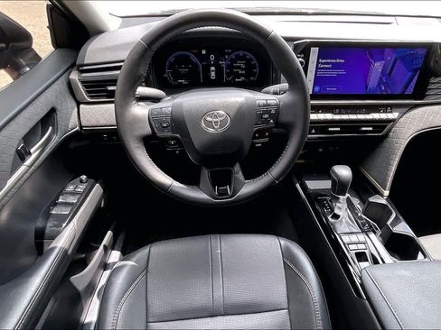 Used 2025 Toyota Camry Hybrid FWD image 6