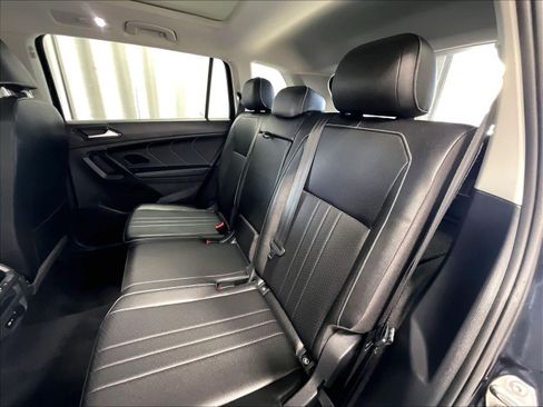 Used 2023 Volkswagen Tiguan SE image 14