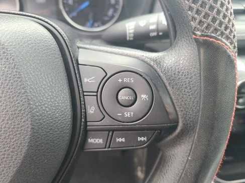 Used 2021 Toyota RAV4 LE w/ Carpet Mat Package (TMS) image 21