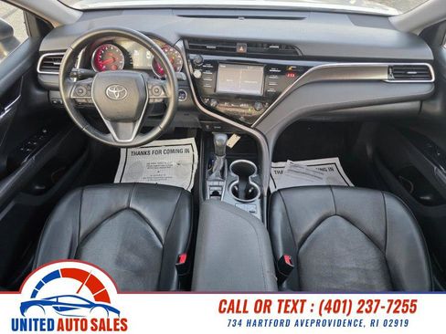 Used 2018 Toyota Camry XSE image 14