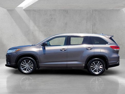 Used 2017 Toyota Highlander XLE AWD/4WD image 7