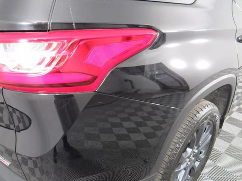 Used 2021 Chevrolet Traverse RS FWD image 34
