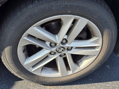 Used 2019 Toyota Corolla SE FWD image 23