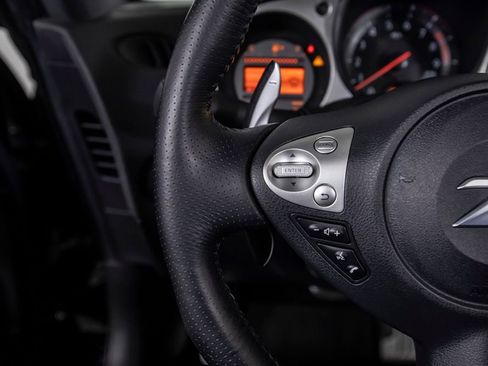Used 2018 Nissan 370Z Touring RWD image 36