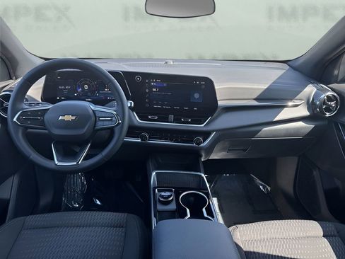 Used 2026 Chevrolet Equinox LT FWD image 11