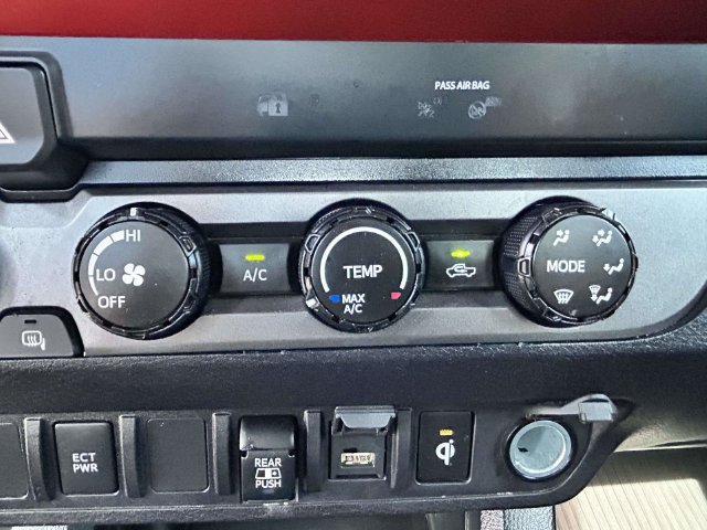 Used 2020 Toyota Tacoma TRD Off-Road AWD/4WD image 31
