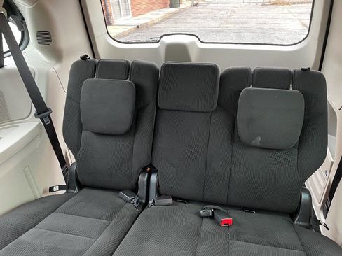 Used 2016 Dodge Grand Caravan American Value Package w/ UConnect Hands-Free Group image 22