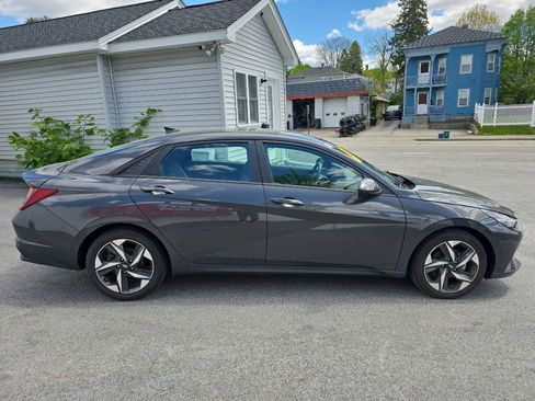 Used 2023 Hyundai Elantra SEL w/ Convenience Package FWD image 3