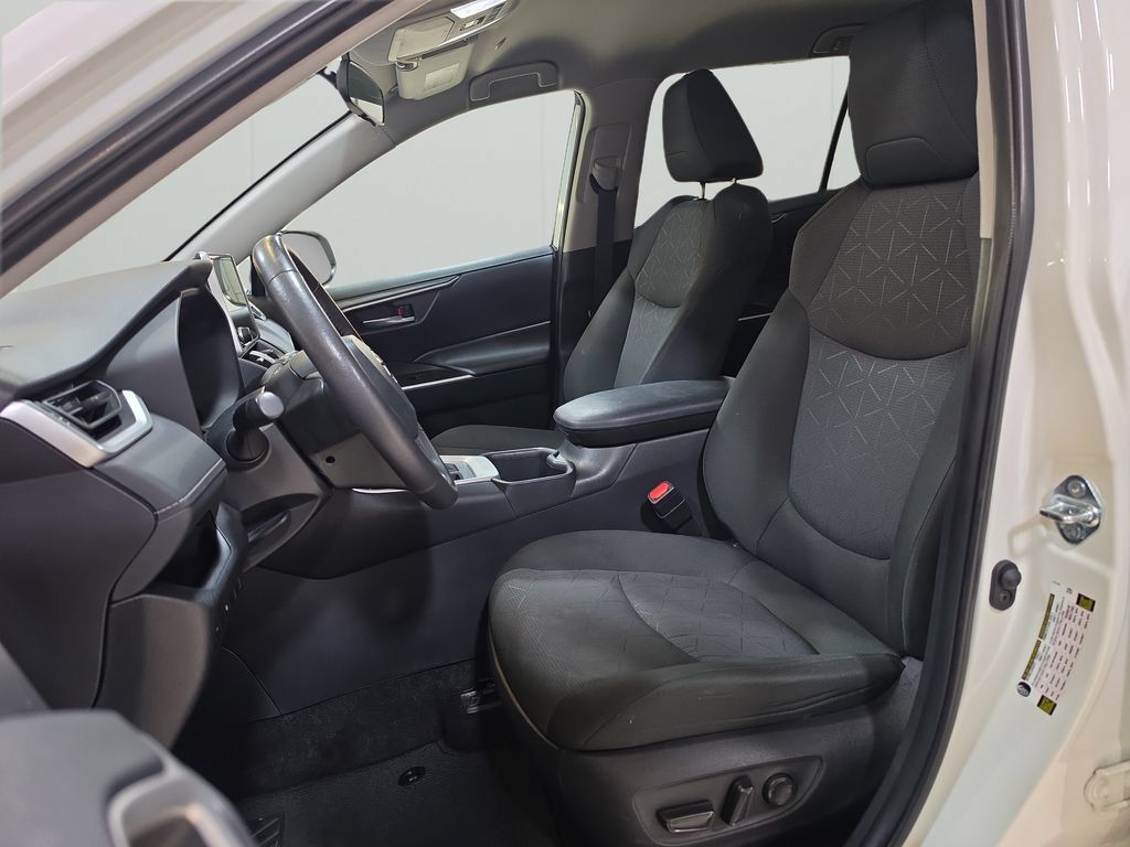 Used 2025 Toyota RAV4 XLE w/ Weather Package AWD/4WD image 12