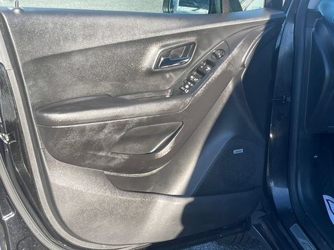 Used 2018 Chevrolet Trax Premier w/ Midnight Edition AWD/4WD image 14
