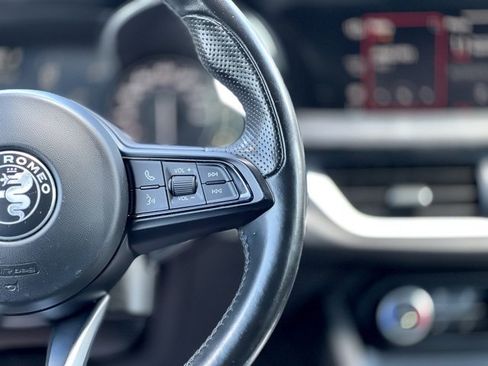 Used 2022 Alfa Romeo Stelvio Sprint image 38