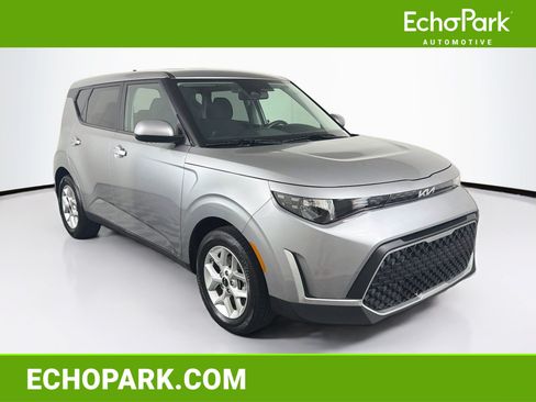 Used 2025 Kia Soul LX w/ LX Technology Package FWD image 1