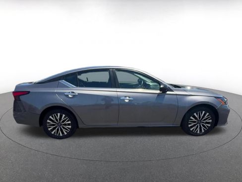 Used 2025 Nissan Altima 2.5 SV FWD image 16