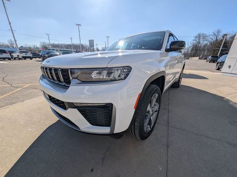 New 2026 Jeep Grand Cherokee Limited AWD/4WD image 9
