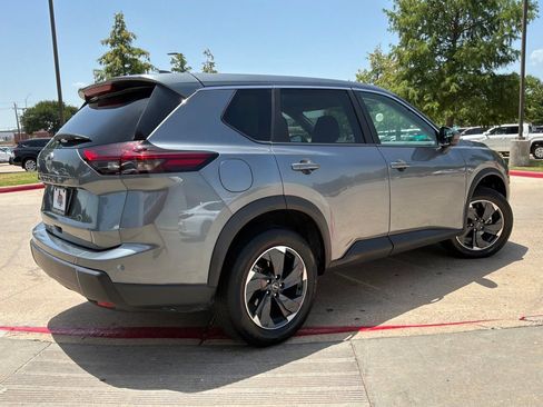 Used 2025 Nissan Rogue SV FWD image 6