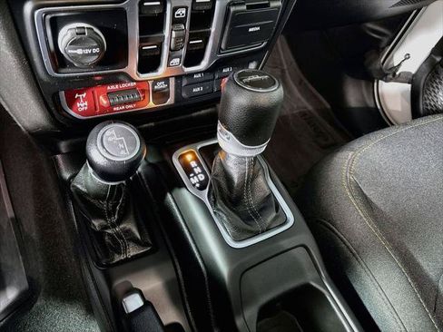 Certified 2025 Jeep Gladiator Sport AWD/4WD image 18