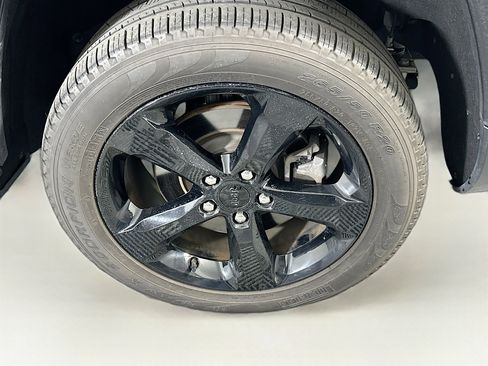 Used 2023 Jeep Grand Cherokee L Limited w/ Luxury Tech Group II image 11