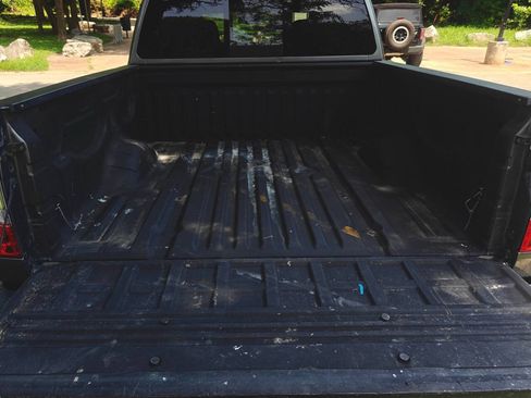 Used 2019 Nissan Titan SV w/ SV Convenience Package RWD image 7
