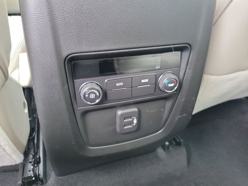 Used 2024 Buick Enclave Essence image 15