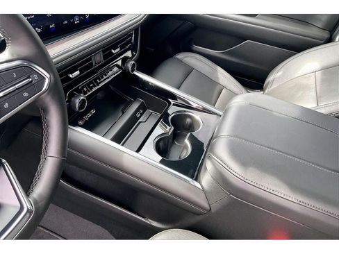 Used 2025 Chevrolet Tahoe Z71 w/ Comfort Package AWD/4WD image 19