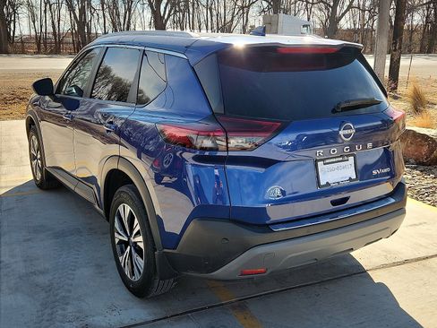 Used 2022 Nissan Rogue SV w/ SV Premium Package image 3